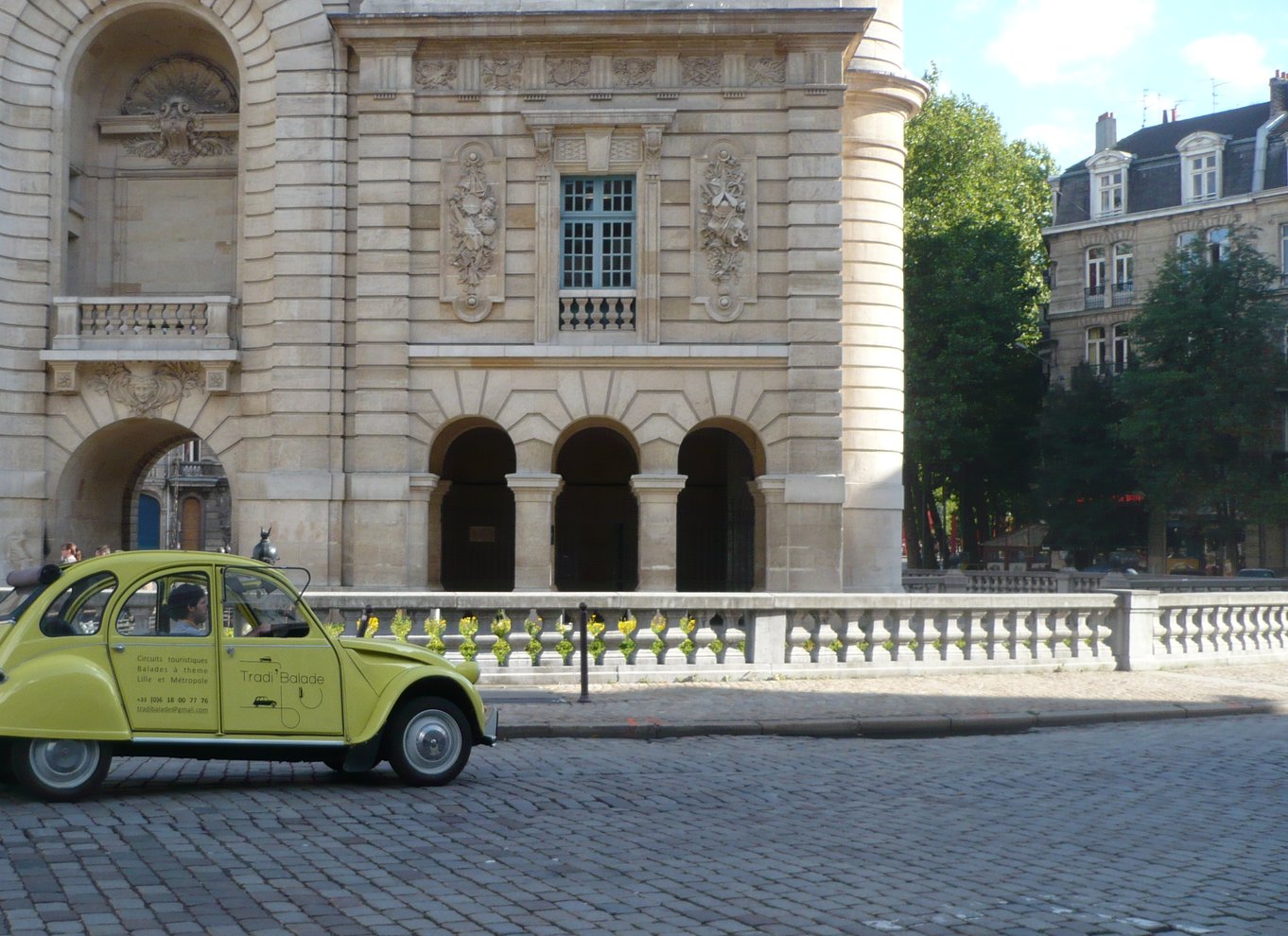 Lille køretur i konvertibel Citroen 2CV