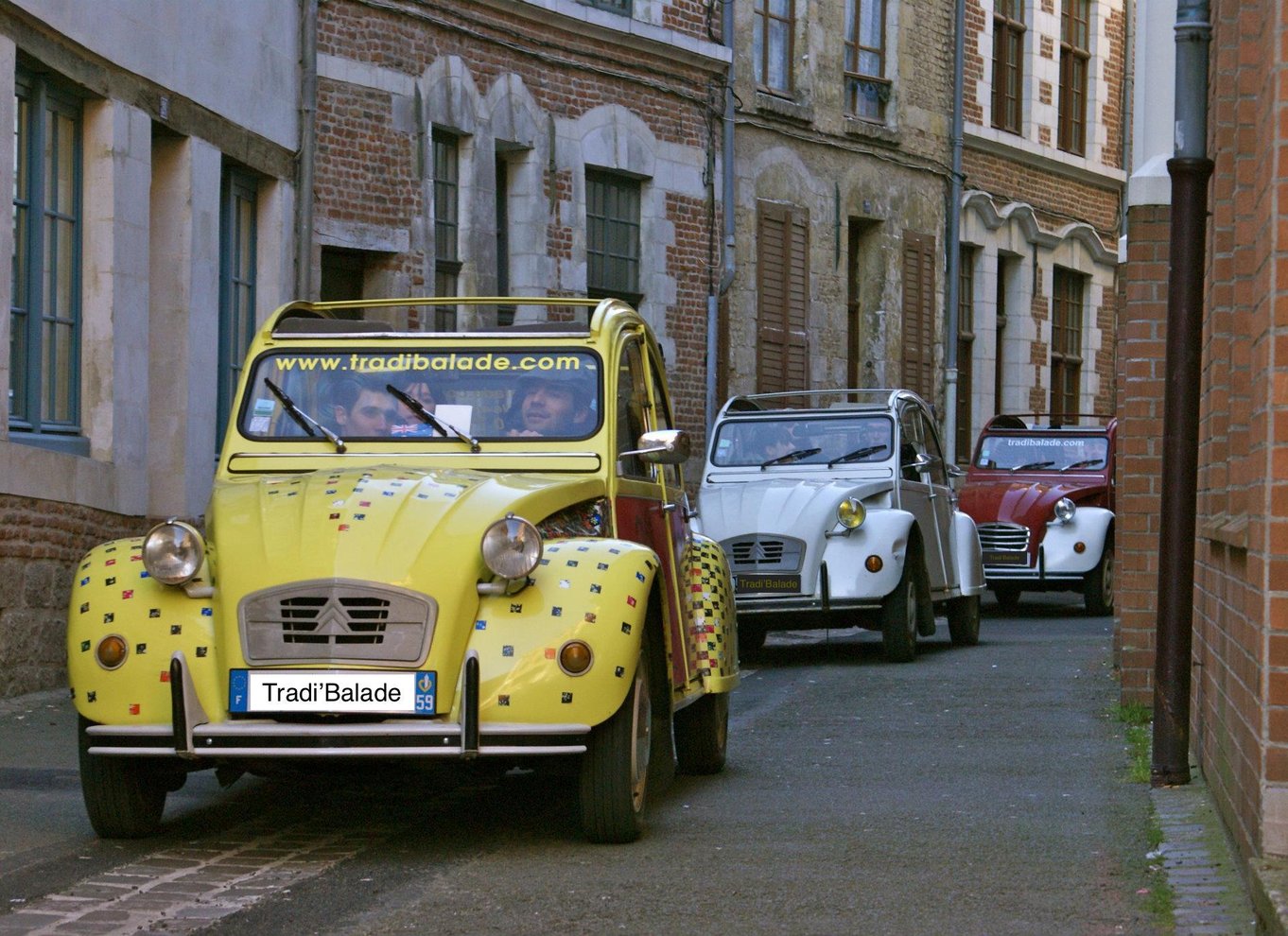 Lille køretur i konvertibel Citroen 2CV