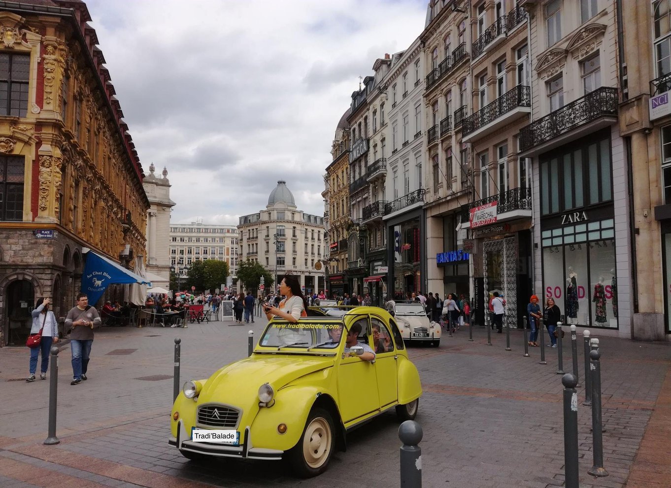 Lille køretur i konvertibel Citroen 2CV