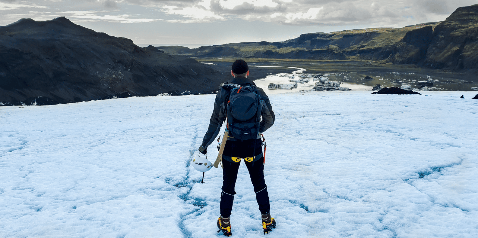 Solheimajokull 3時間の氷河ハイキング Getyourguide