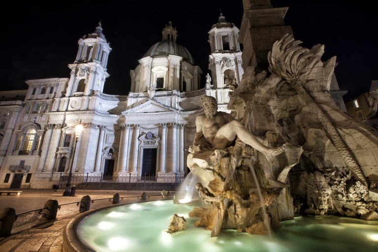 Roma de noche: tour privado en coche con cena
