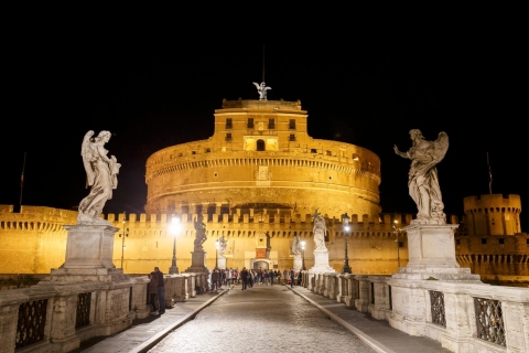 Roma de noche: tour privado en coche con cena