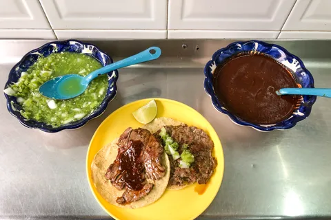 Mexico City: Tacos & Mezcal Night Food Tour
