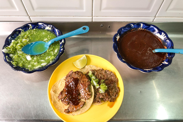 Mexico City: Tacos & Mezcal Night Food Tour