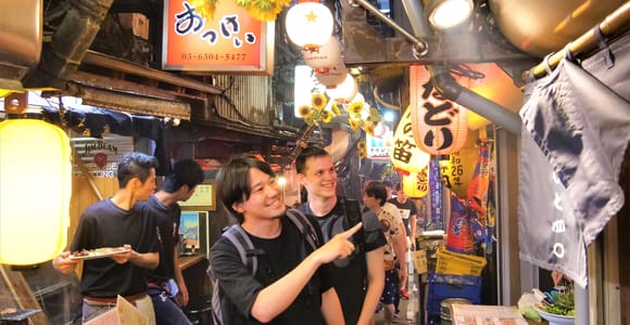 Tokio: Bar-Hopping in Shinjuku mit unbegrenzten Getränken und Abendessen
