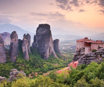 From Thessaloniki: Private Day Trip to Meteora with Transfer