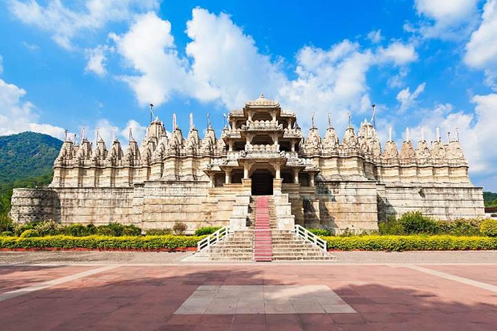 Transfer von Jodhpur nach Udaipur über den Jain-Tempel in Ranakpur
