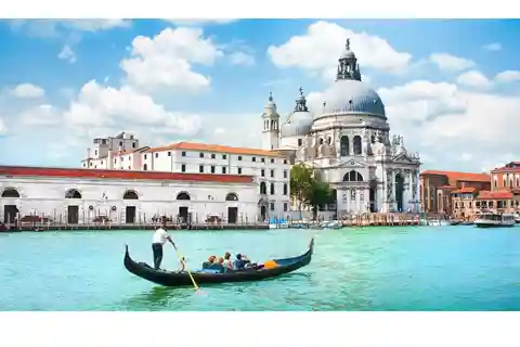 Venice: Doge's Palace Guided Tour with Gondola Ride
