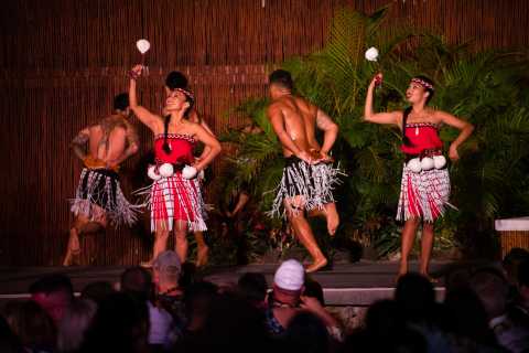 Maui: Mitos do Luau de Maui com Buffet Tudo Incluído