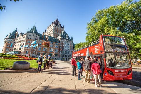 La ville de Québec : bus à impériale à arrêts multiples