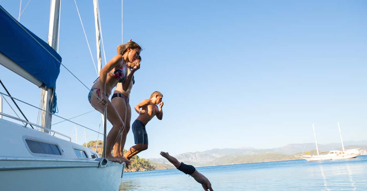 From Agadir: Half-Day Coastal Boat Trip with Lunch