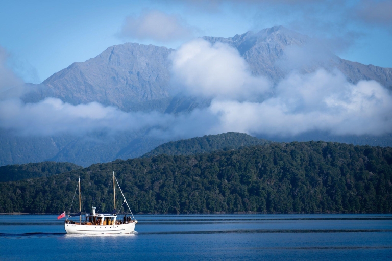Lake Te Anau: boottocht van 3 uur met begeleide wandeling