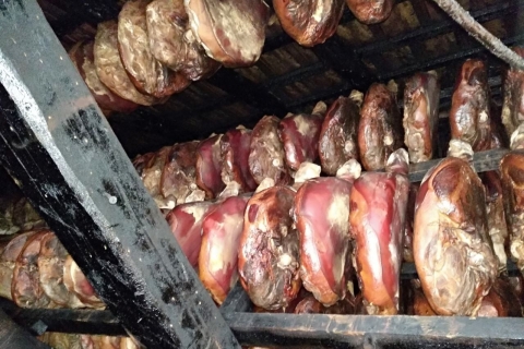 Visite du village de Njegusi et dégustation de délicieux produits maisonAu départ de Kotor : Visitez Njegusi et goûtez aux produits locaux