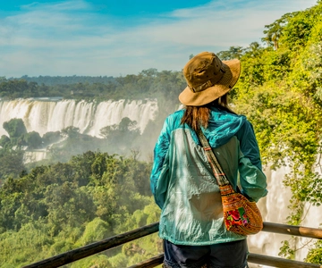 Puerto Iguazú Combo: Iguazu Falls 2 dagsture + transport