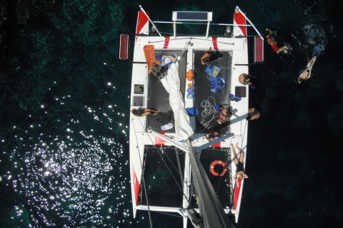 Fornells: Paseo en catamarán exclusivo de medio díaExcursión exclusiva de medio día en catamarán