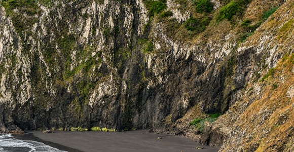 Madeira: Hidden Beach Guided Hike with Local Guide