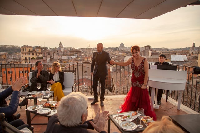 Rome: Rooftop Bar Opera Show