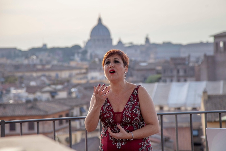 Roma: espectáculo de ópera en el bar de la azotea