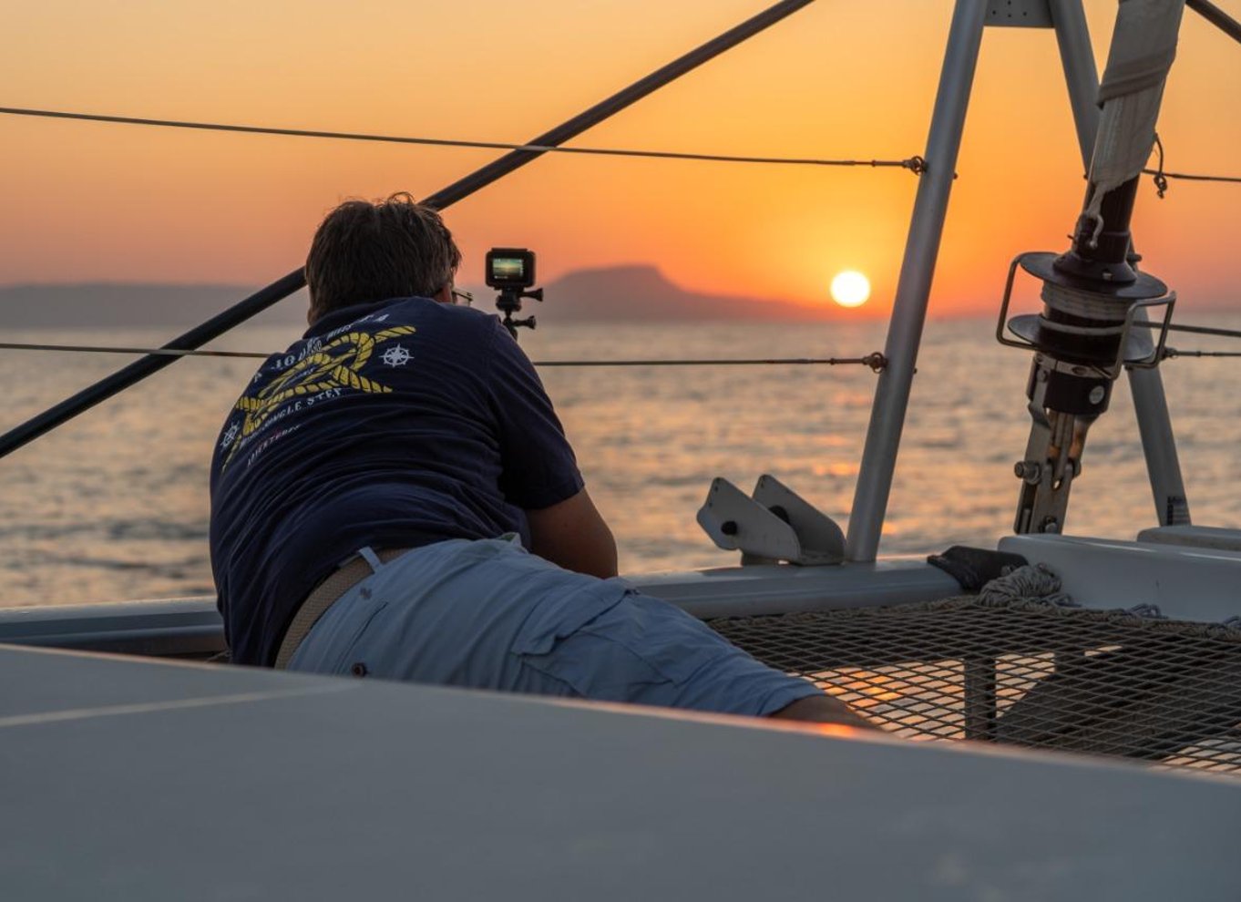 Rethymno: Katamaransejltur ved solnedgang – sushi og fri bar
