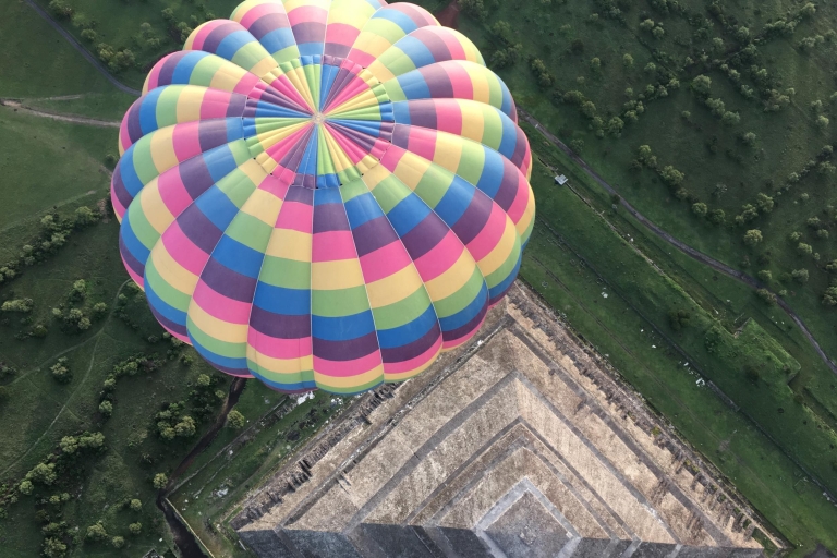Z Mexico City: Hot Air Balloon & Bike Tour w Teotihuacan