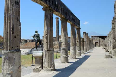 desde nápoles tour de pompeya y sorrento en un vehículo de lujo