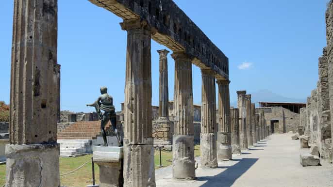 desde nápoles tour de pompeya y sorrento en un vehículo de lujo