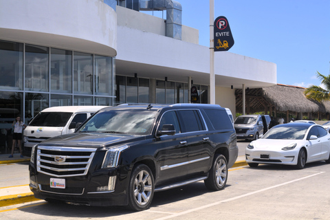Punta Cana: VIP Cadillac Transfer to/from Airport (PUJ) Roundtrip