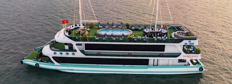 Baie d'Ha Long : excursion d'une journée en croisière 5 étoiles, kayak et baignade