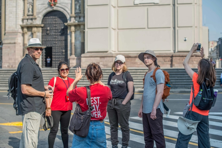 Visite pédestre de découverte de Lima avec un localVisite de groupe partagée