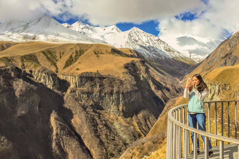 Ab Tiflis: Tour nach Kazbegi, Stepantsminda und GudauriAb Tiflis: Kazbegi, Stepantsminda & Gudauri – Private Tour