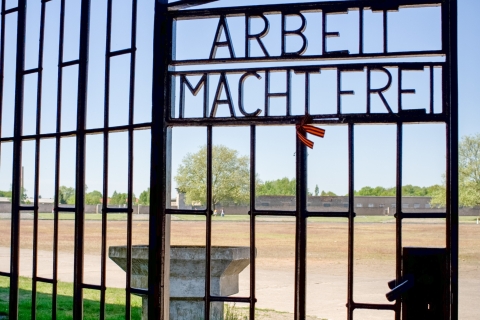 Berlin: Sachsenhausen Small Group Bus Tour