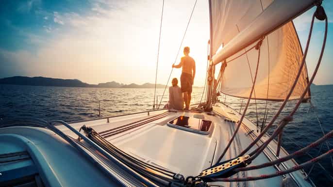 lago de como experiencia de navegación al atardecer con aperitivo