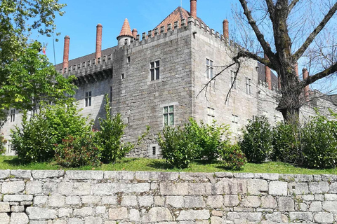 Desde Oporto: tour de día a Braga y Guimarães con almuerzoVisita en grupo y comida sin recogida