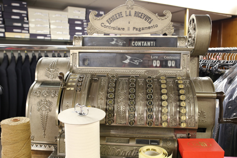 Historic Shops in Genoa: Tour Through Tradition and Flavours Guided Tour in English