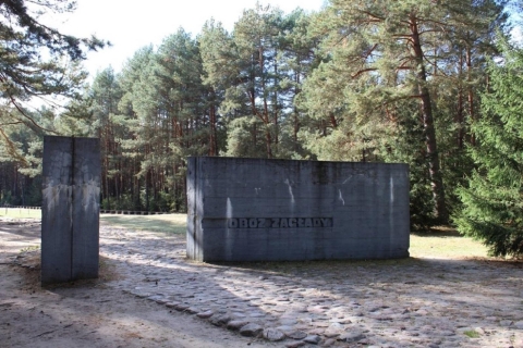 Warschau: concentratiekamp Treblinka met ophaalserviceWarschau: concentratiekamp Treblinka met ophaaldienst