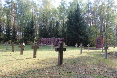 Warschau: concentratiekamp Treblinka met ophaalserviceWarschau: concentratiekamp Treblinka met ophaaldienst