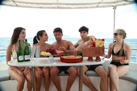 Phuket : Phi Phi & Maiton Islands Day Tour By Luxury Yacht Day Tour Without Transfer