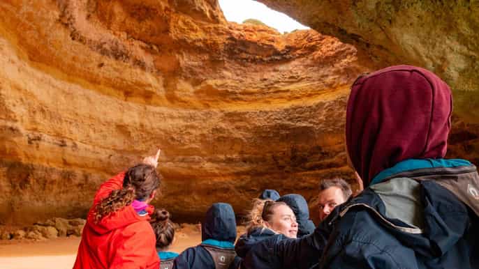 passeio de barco às grutas de benagil saindo de albufeira