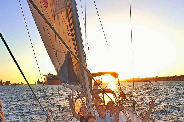 Lisboa: Day and Sunset Tour on the Tagus River