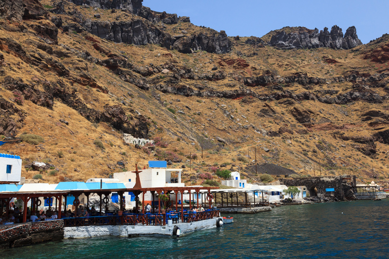 Volcán de Santorini e isla de ThirasiaVolcán de Santorini y Thirasia: crucero por la mañana