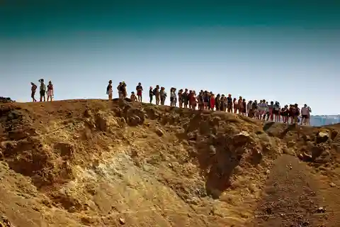 Santorini: Thirassia Islands and Volcano Guided Cruise
