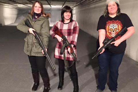 Praag: schietbaanervaring van 3 uur3 geweren en 30 keer schieten - arrangement voor dames