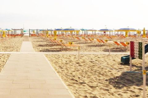 Riccione: Flamingo Beach with Umbrella, Sunbed, & Aperitif