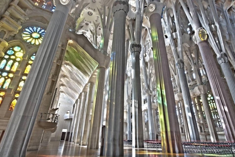 Barcelona: Sagrada Familia & Montserrat Tour mit AbholungKleingruppentour auf Englisch