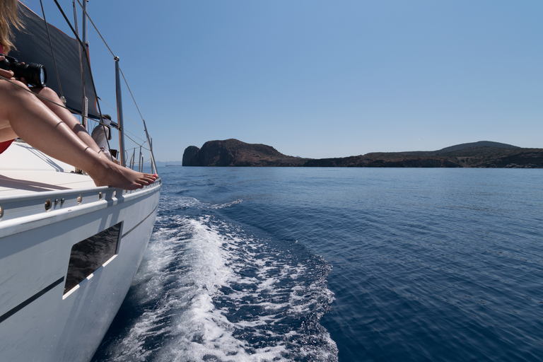 From Milos: Guided Day Cruise to Kleftiko With Lunch From Adamas Port: Day Cruise to Kleftiko Caves with Lunch
