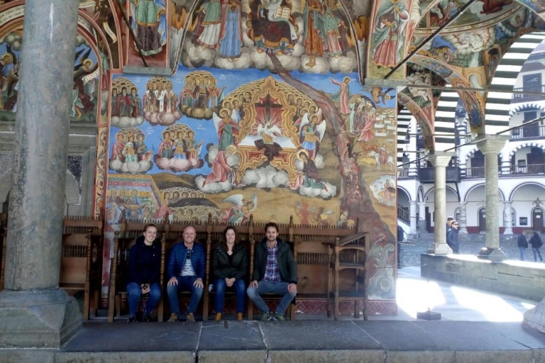 Desde Sofía: traslado en autobús al monasterio de Rila y la iglesia de BoyanaTour guiado en ingles