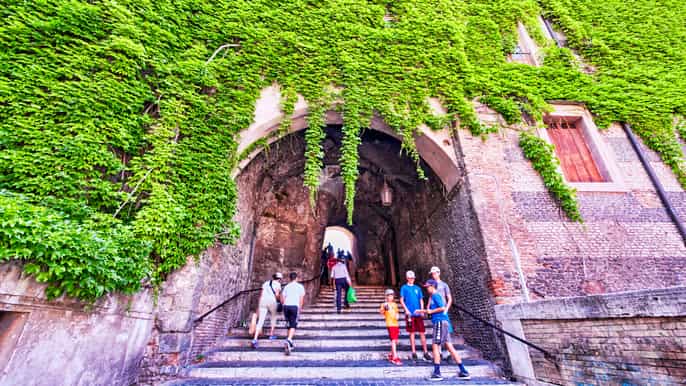 roma tour de 25 horas por san clemente y grupo pequeño subterráneo