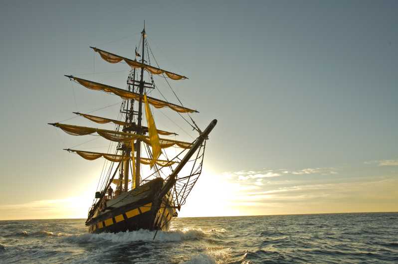 Cabo San Lucas: Sunset Pirate Ship Cruise