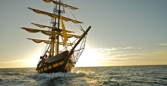 Cabo San Lucas: Sunset Pirate Ship Cruise with Dinner Show
