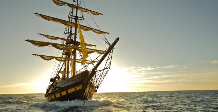 Cabo San Lucas: Sunset Pirate Ship Cruise with Dinner Show